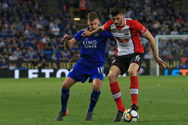 眉分列其後 眉分列其後