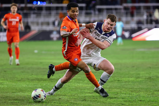 占据主动 占据主动